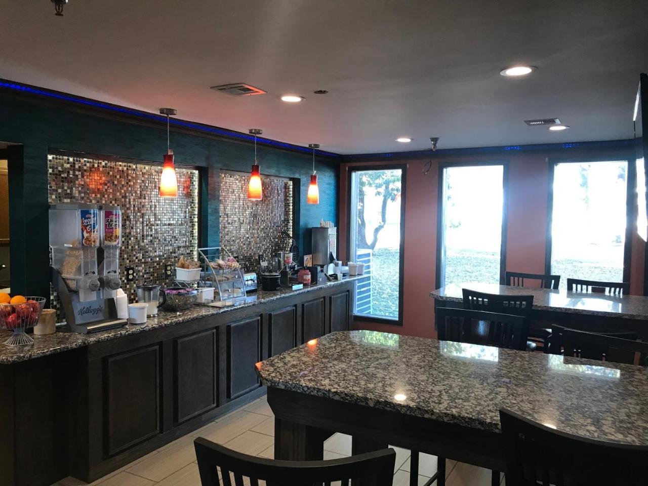 Super 8 By Wyndham Fayetteville Esterno foto